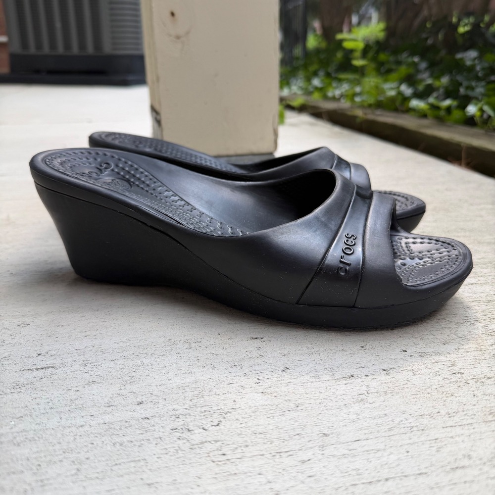 Crocs Sassari Women's 10 Wedge Heels Pumps Sandals Black Open Toe Slip Ons